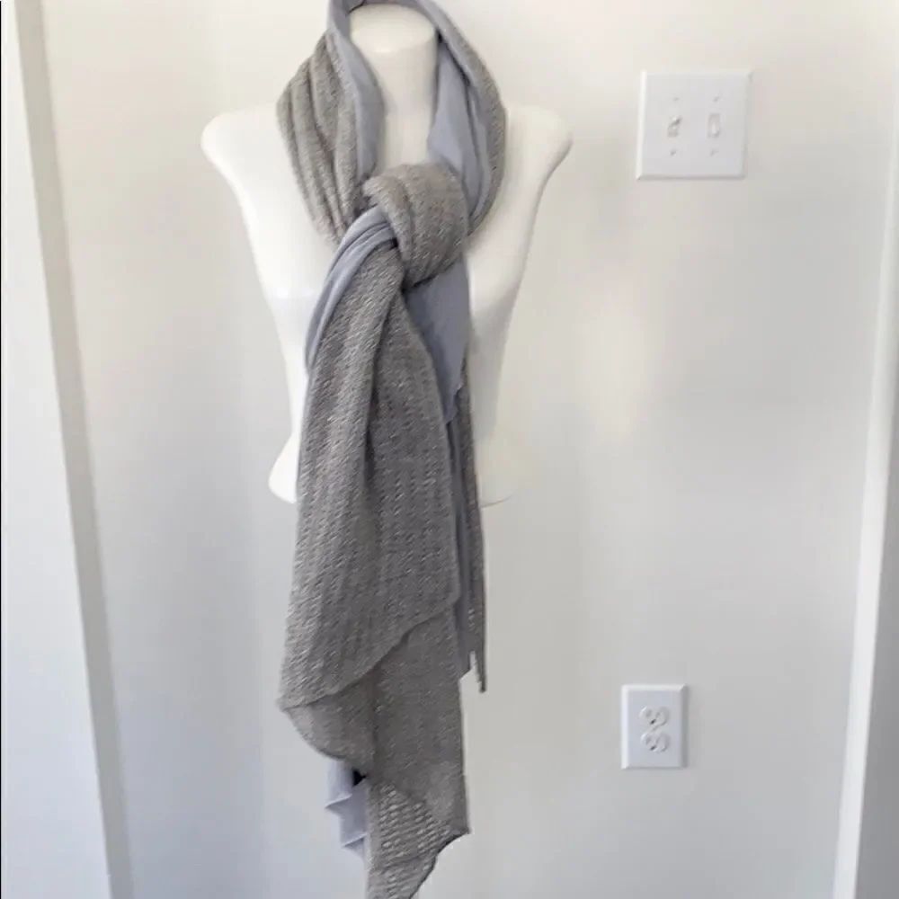 Tahari Gray Knit Scarf